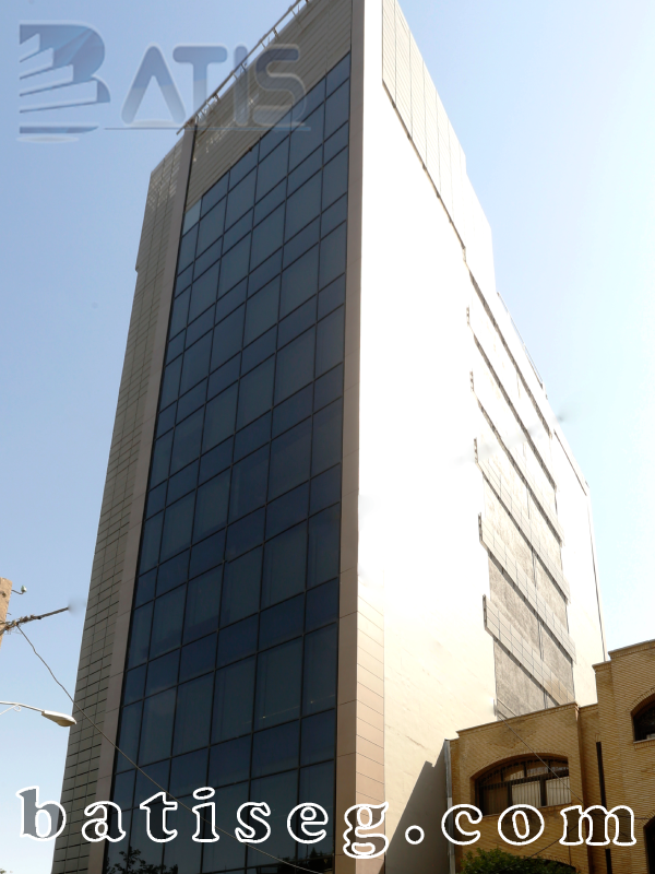 اجرای نمای سرامیک پروژه آذران توسط تیم اسکان گستر باتیس