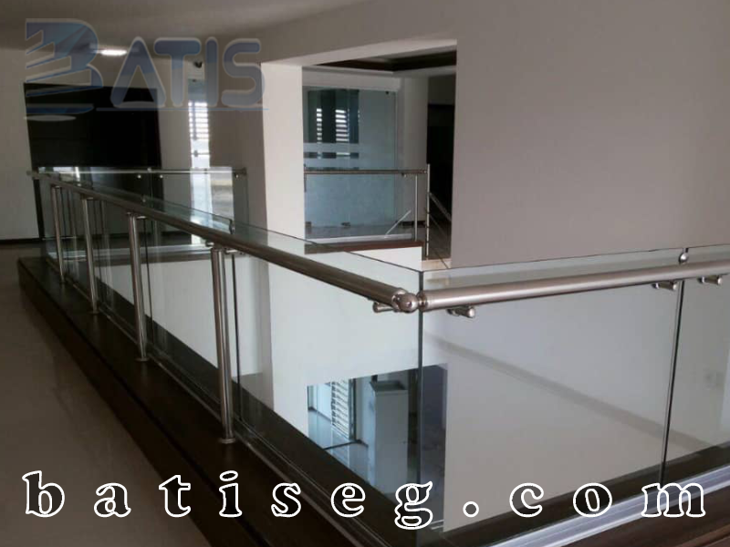 اجرای هندریل شیشه ای پروژه فدک مال (1)