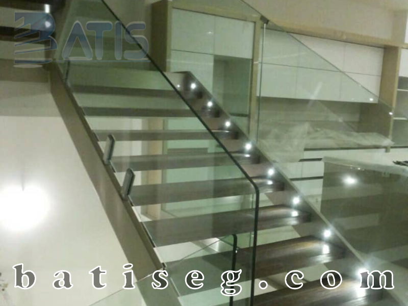 اجرای هندریل شیشه ای پروژه فدک مال