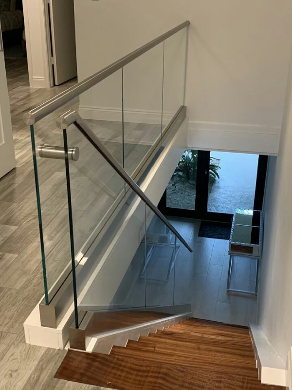 نرده شیشه ای پله سکوریت