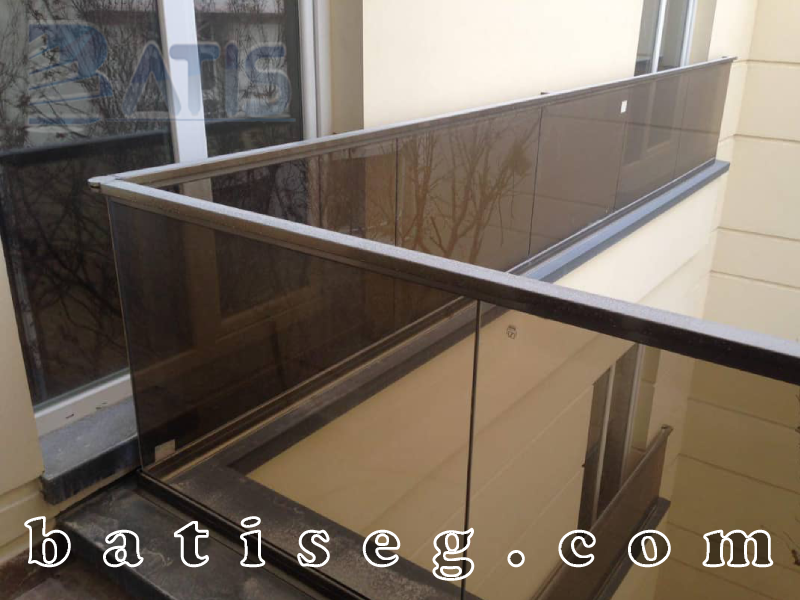 اجرای هندریل شیشه ای پروژه فدک مال