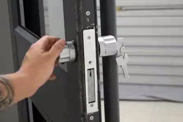 درب و پنجره الومینیومی