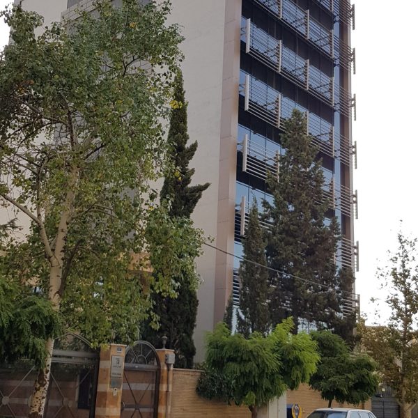 اجرای نمای سرامیک پروژه آذران توسط تیم اسکان گستر باتیس