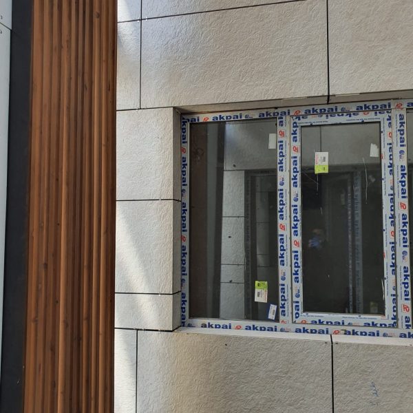 اجرای نمای سرامیک پروژه رویان دارو توسط تیم اسکان گستر باتیس