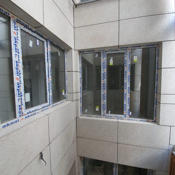 اجرای نمای سرامیک پروژه رویان دارو توسط تیم اسکان گستر باتیس