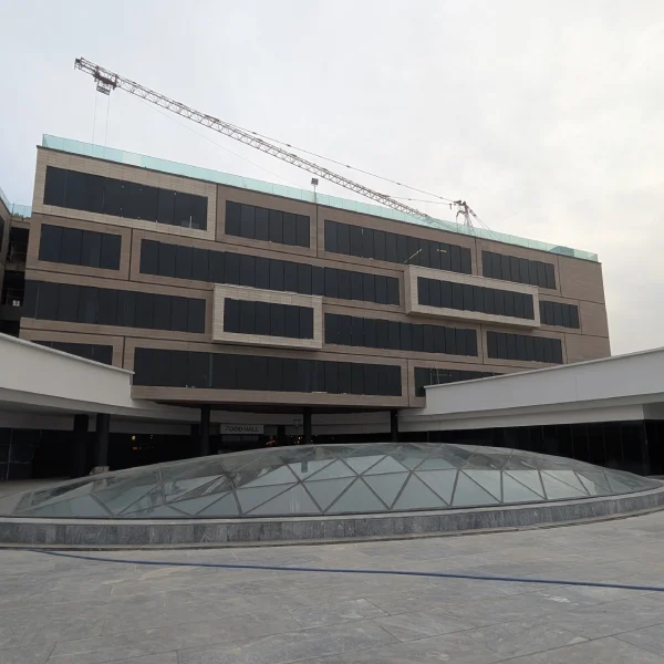 اجرای نمای کرتین وال به روش مدرن پروژه فدک مال (2)