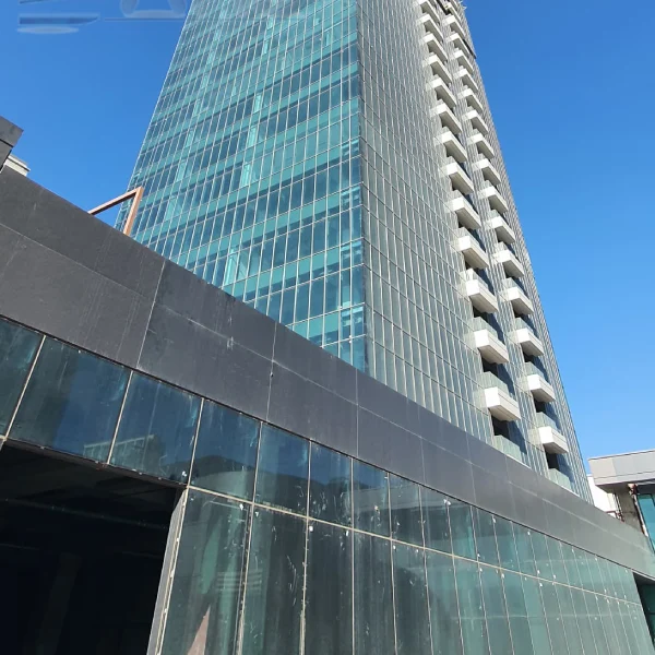 اجرای نمای کرتین وال در ساختمان اداری سیتی سنتر (1)