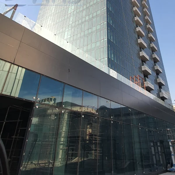 اجرای نمای کرتین وال در ساختمان اداری سیتی سنتر (2)