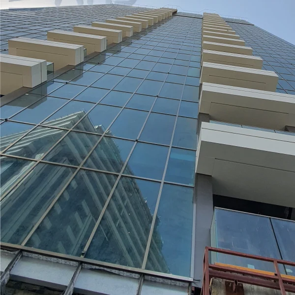 اجرای نمای کرتین وال در ساختمان اداری سیتی سنتر (6)