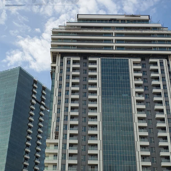 اجرای نمای کرتین وال در ساختمان مسکونی سیتی سنتر (1)