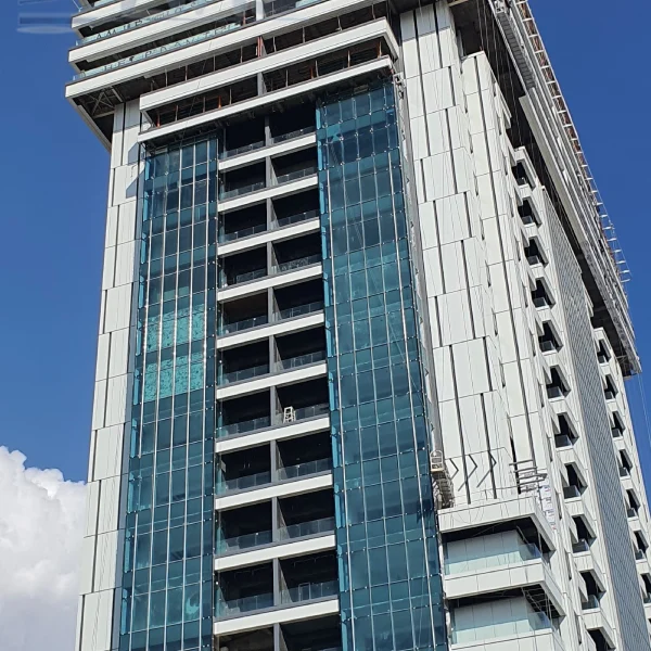 اجرای نمای کرتین وال در ساختمان مسکونی سیتی سنتر (2)